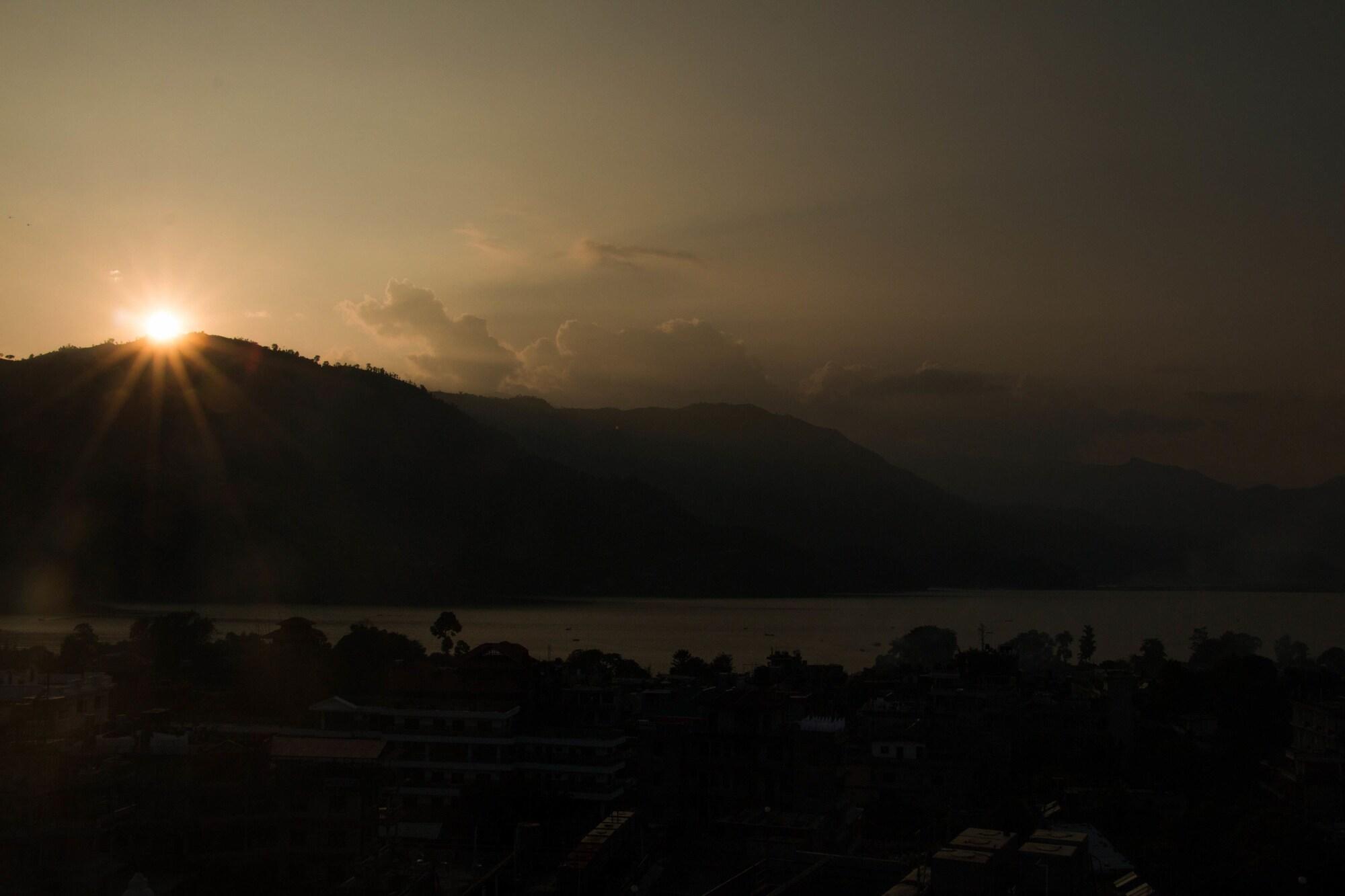 Hotel River Park Pokhara Eksteriør bilde