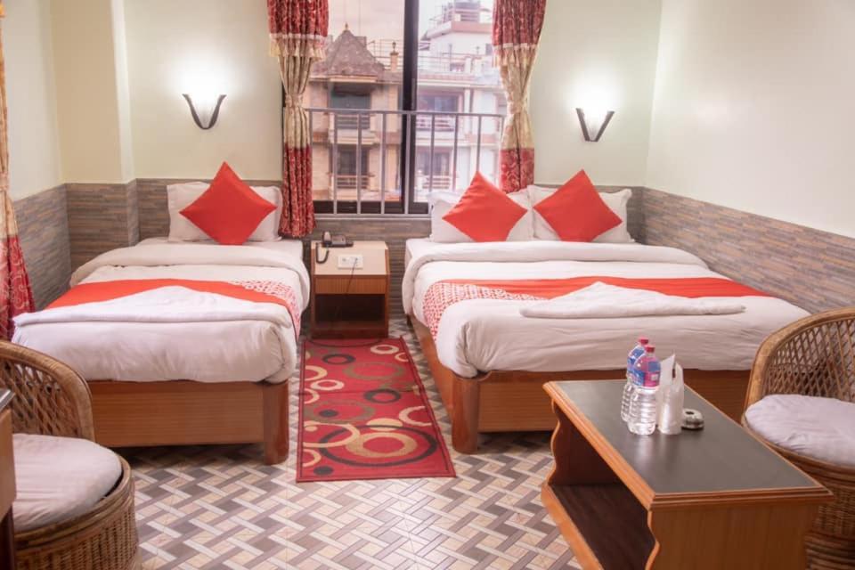 Hotel River Park Pokhara Eksteriør bilde