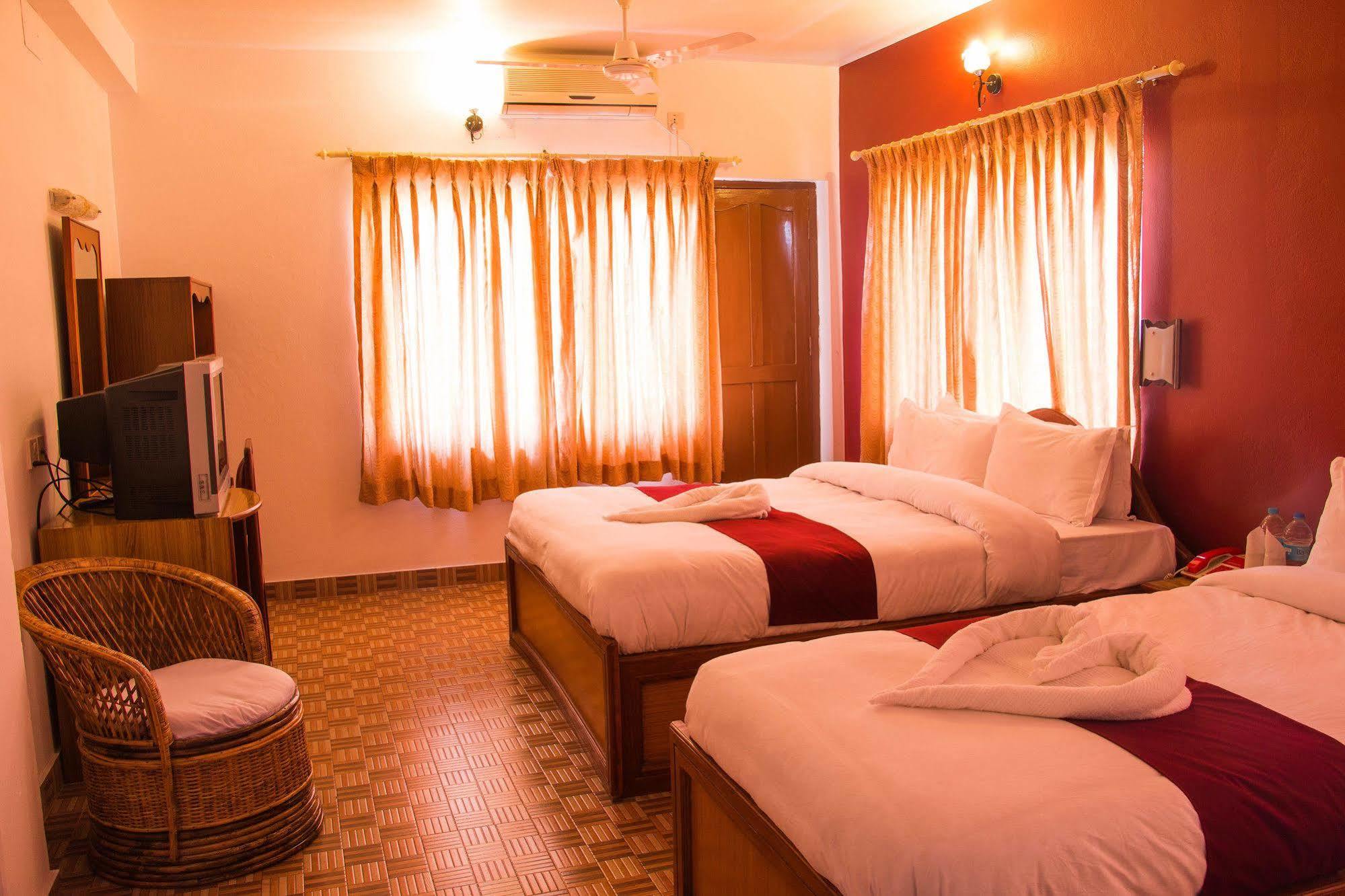 Hotel River Park Pokhara Eksteriør bilde