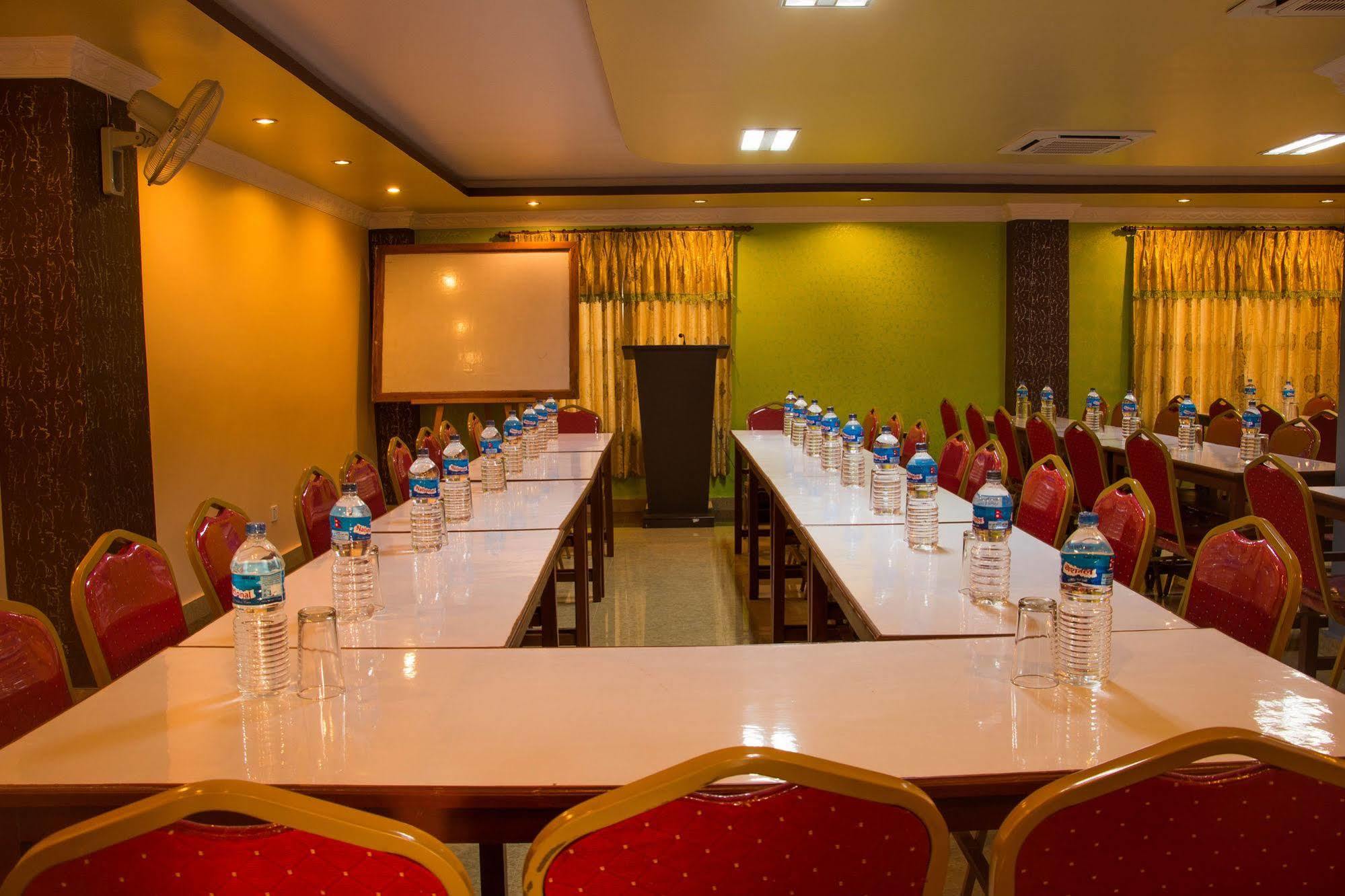 Hotel River Park Pokhara Eksteriør bilde