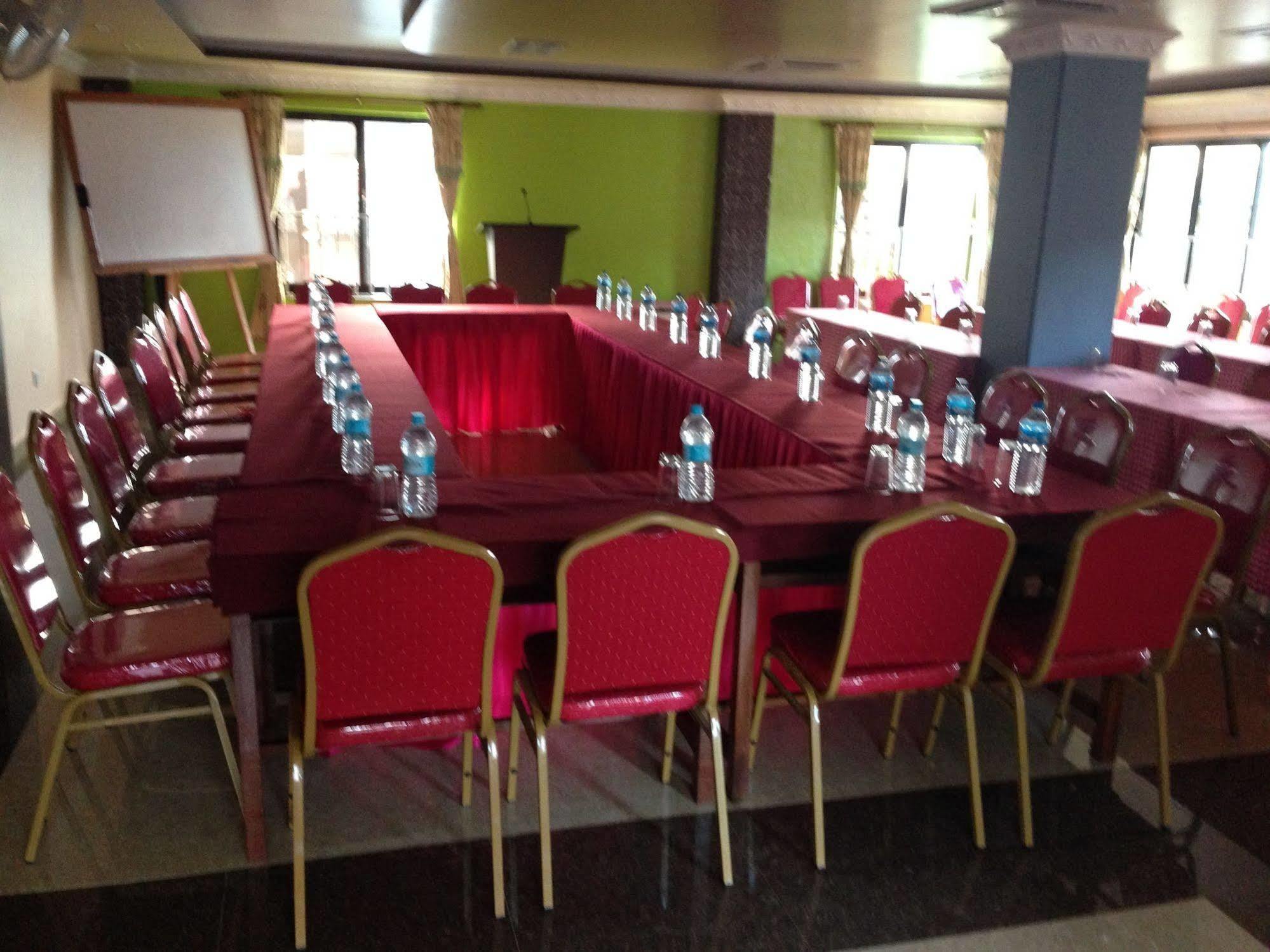 Hotel River Park Pokhara Eksteriør bilde